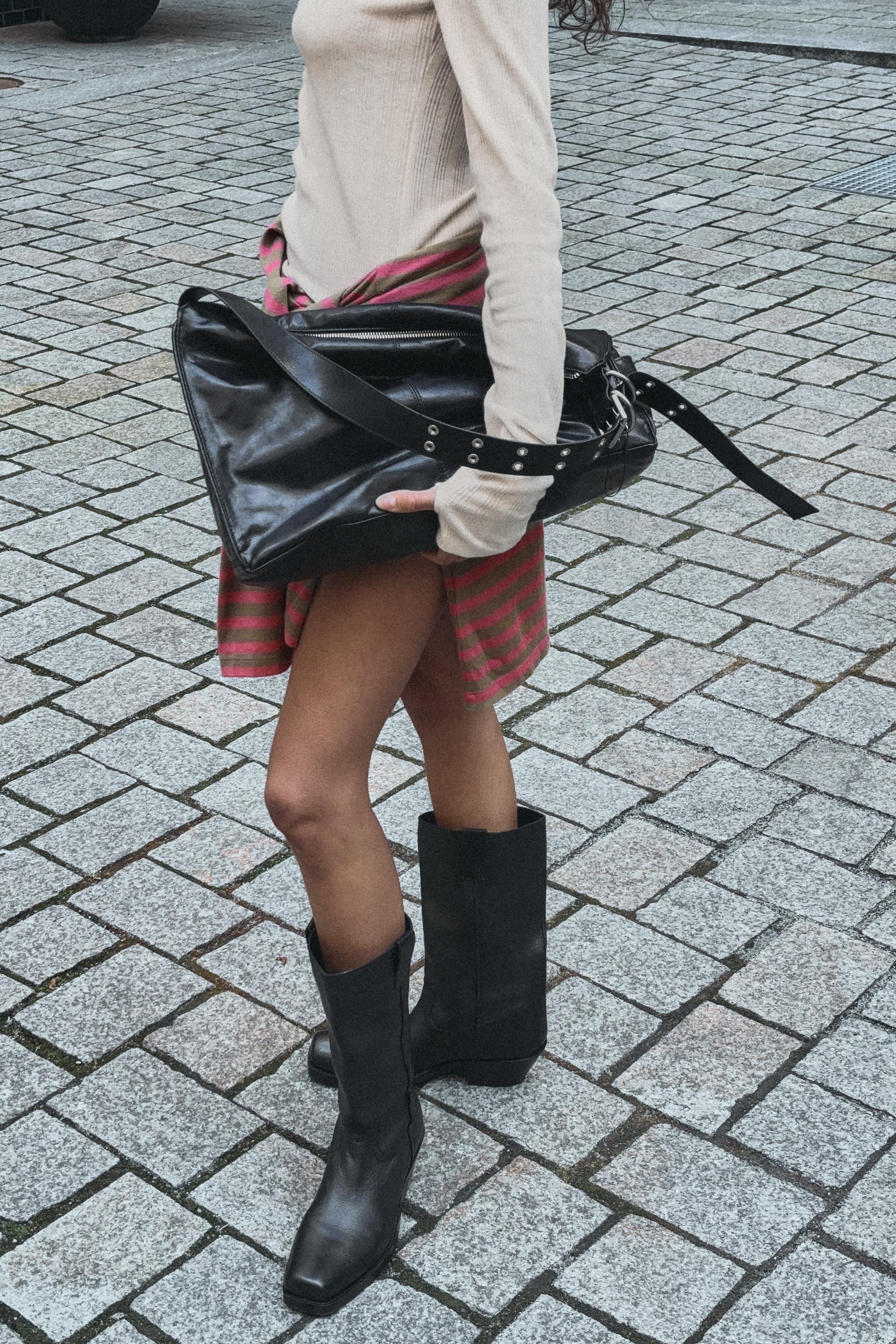 MAXI BUCKET BAG WITH METAL EYELETS